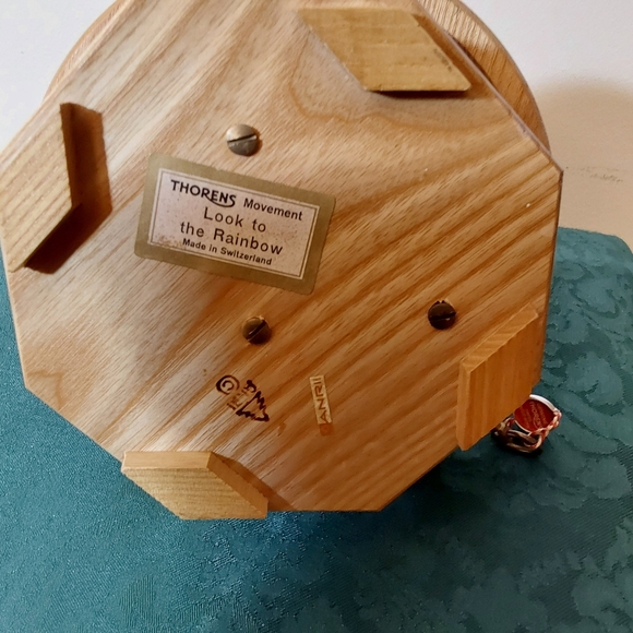 Vintage Anri Thoren Music Box Plays Look To The Rainbow. - Picture 9 of 10